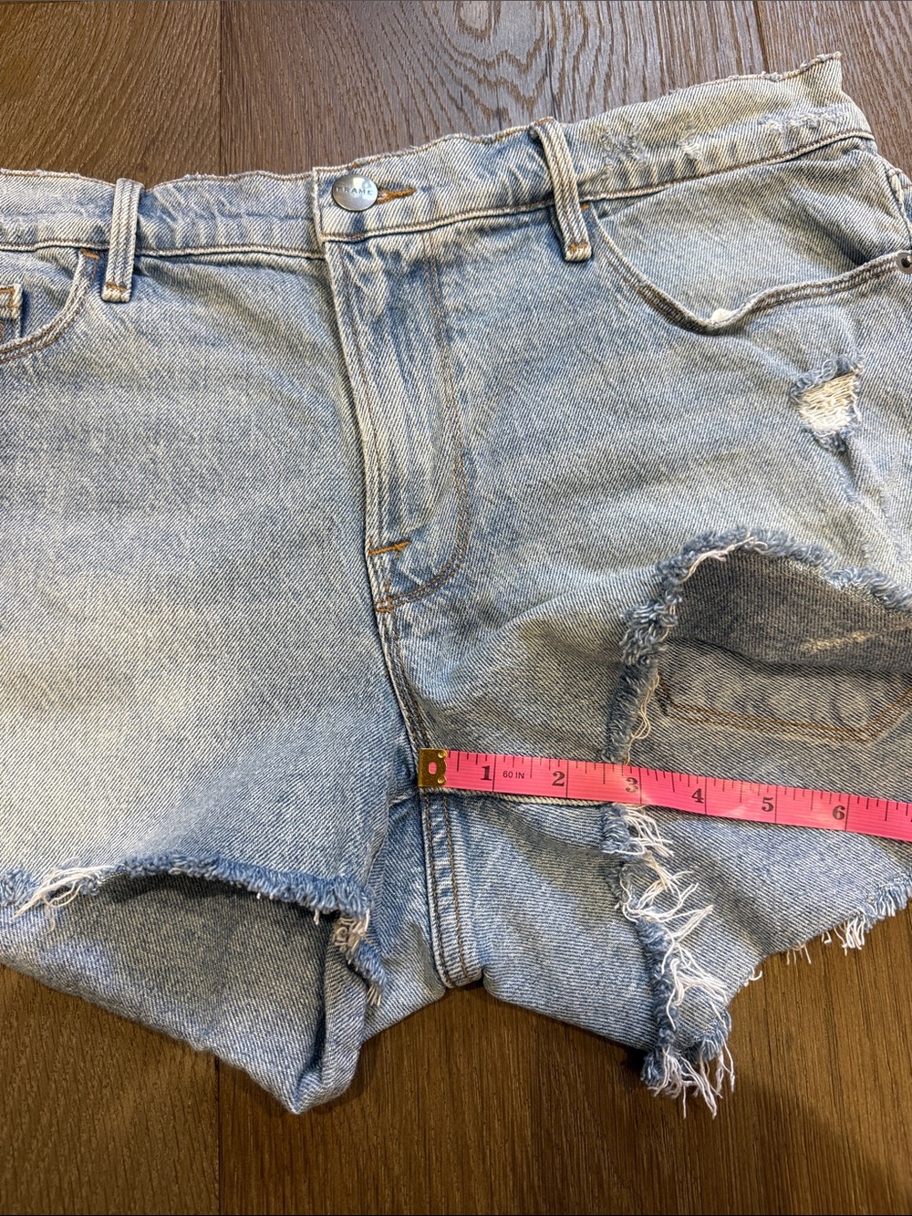 FRAME Le Cutoff Distressed Denim Shorts Light Wash Size 30 - Picture 7 of 7